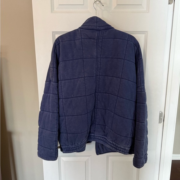 Forever 21 Women’s Navy Puffer Jacket - Picture 6 of 6